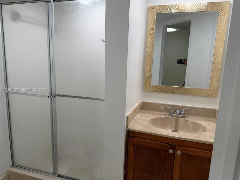 8000 Fairview Dr #202 Tamarac, FL 33321