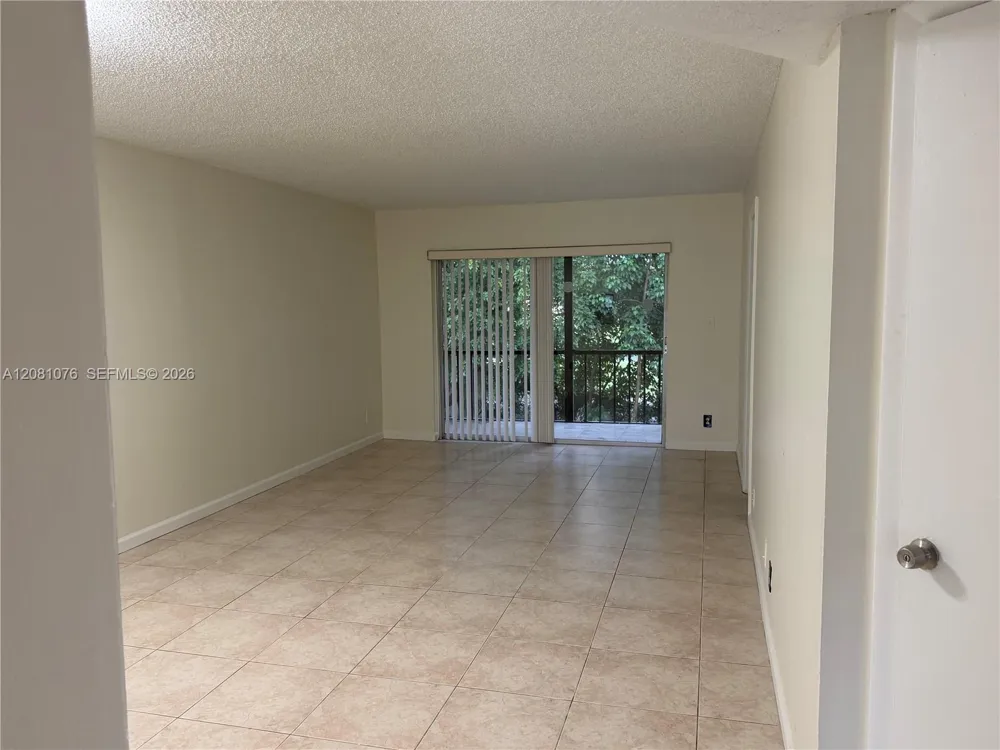 8000 Fairview Dr #202 Tamarac, FL 33321