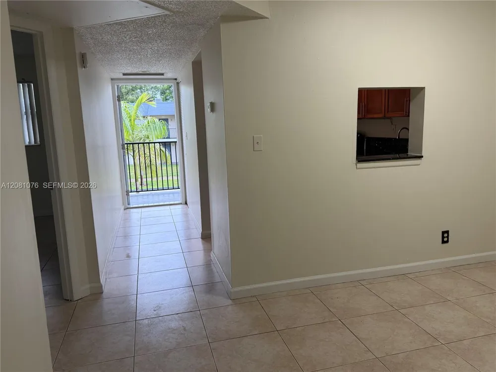 8000 Fairview Dr #202 Tamarac, FL 33321