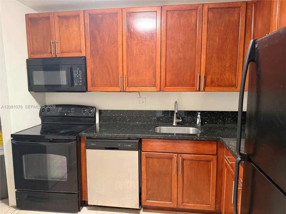 8000 Fairview Dr #202 Tamarac, FL 33321
