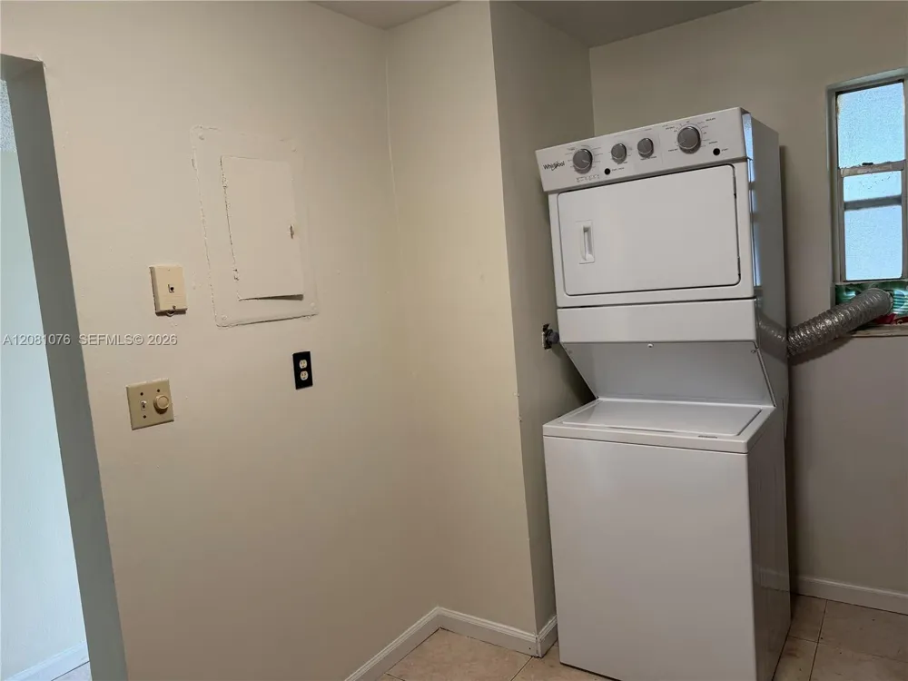 8000 Fairview Dr #202 Tamarac, FL 33321