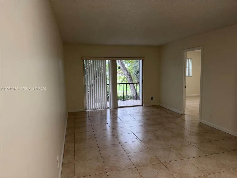 8000 Fairview Dr #202 Tamarac, FL 33321