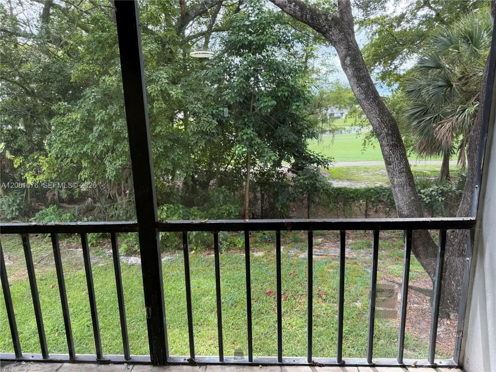 8000 Fairview Dr #202 Tamarac, FL 33321