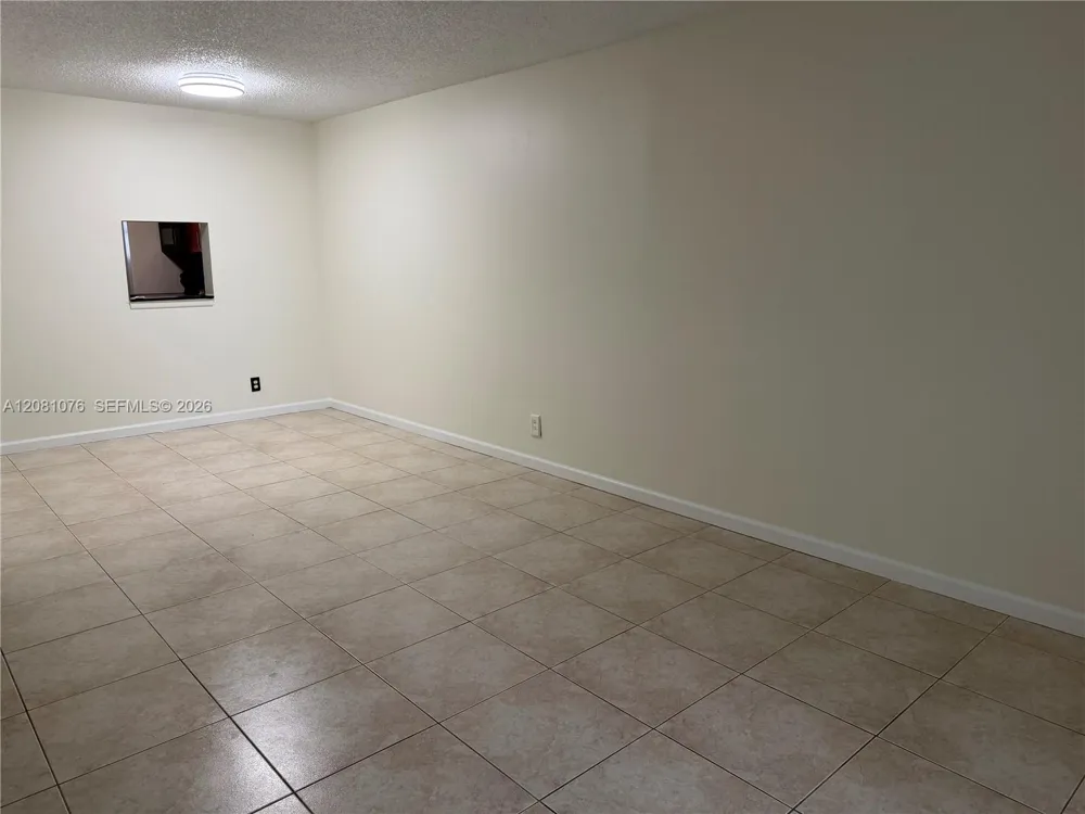 8000 Fairview Dr #202 Tamarac, FL 33321