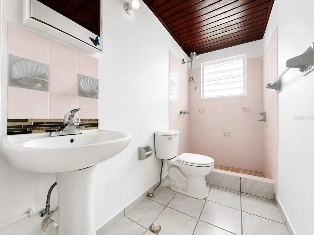 URB. VILLA ORIENTE CALLE A #22 #APT. D Humacao, PR 00791