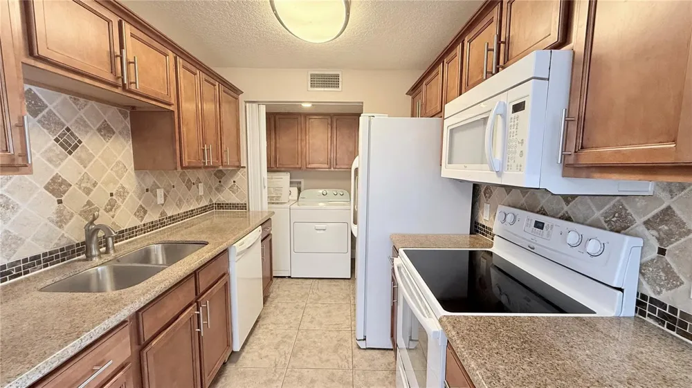 524 ORANGE DRIVE #11 Altamonte Springs, FL 32701