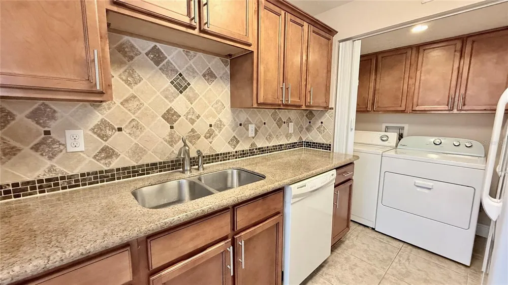 524 ORANGE DRIVE #11 Altamonte Springs, FL 32701