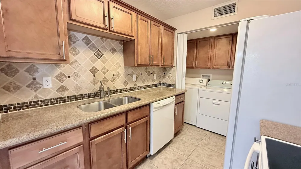 524 ORANGE DRIVE #11 Altamonte Springs, FL 32701