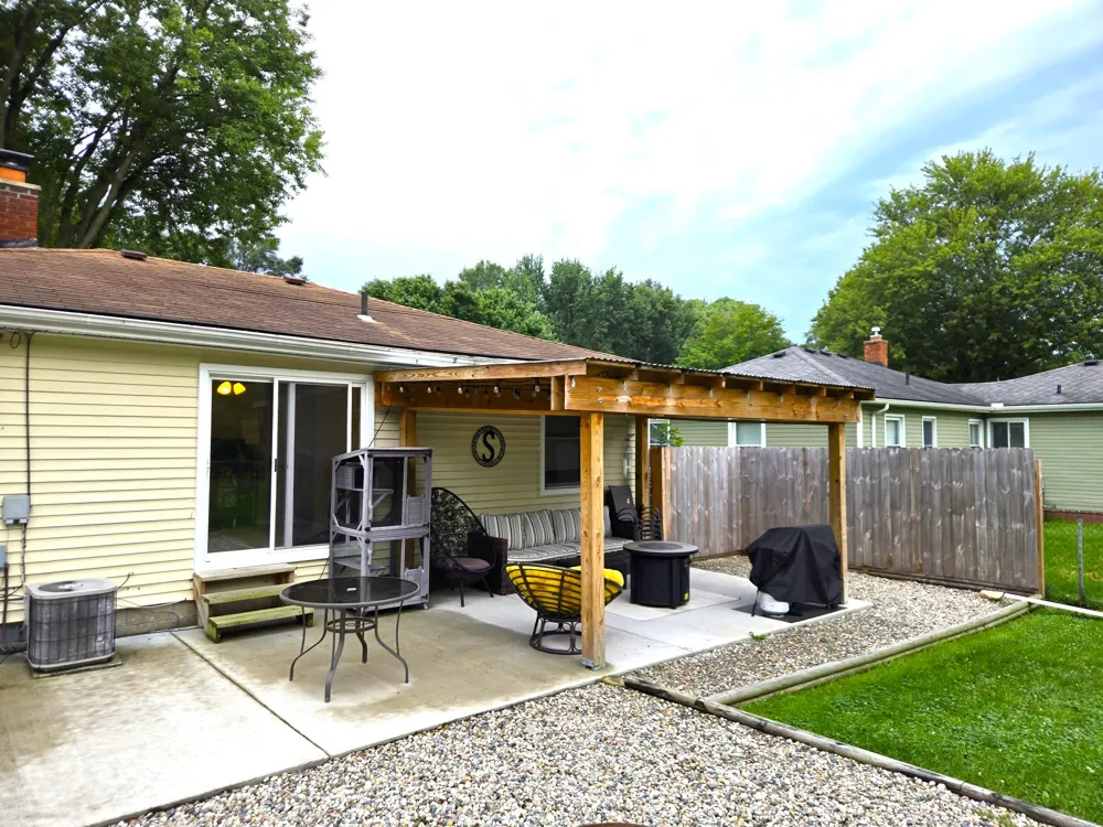 7685 Metz Drive Shelby Charter Township, MI 48316