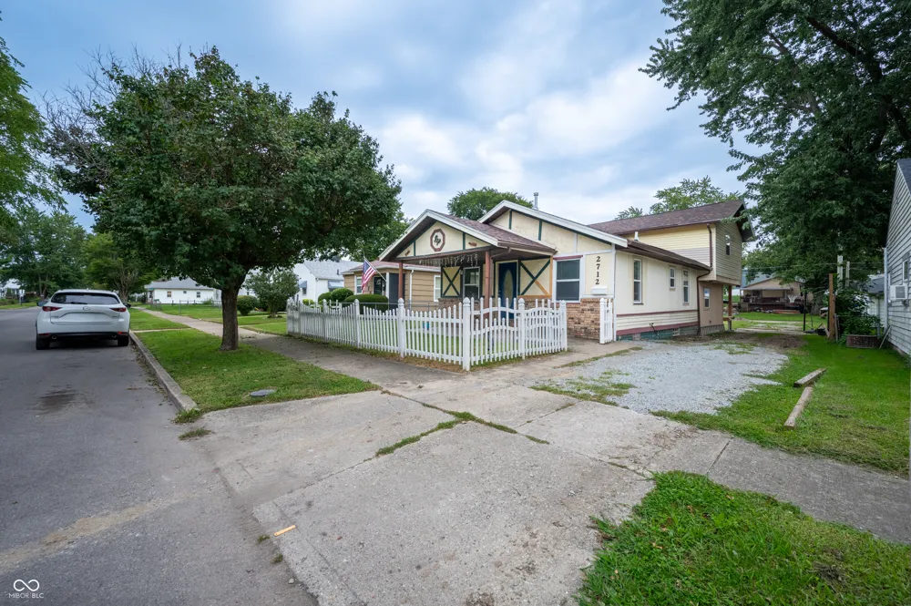 2712 Fletcher Street Anderson, IN 46016