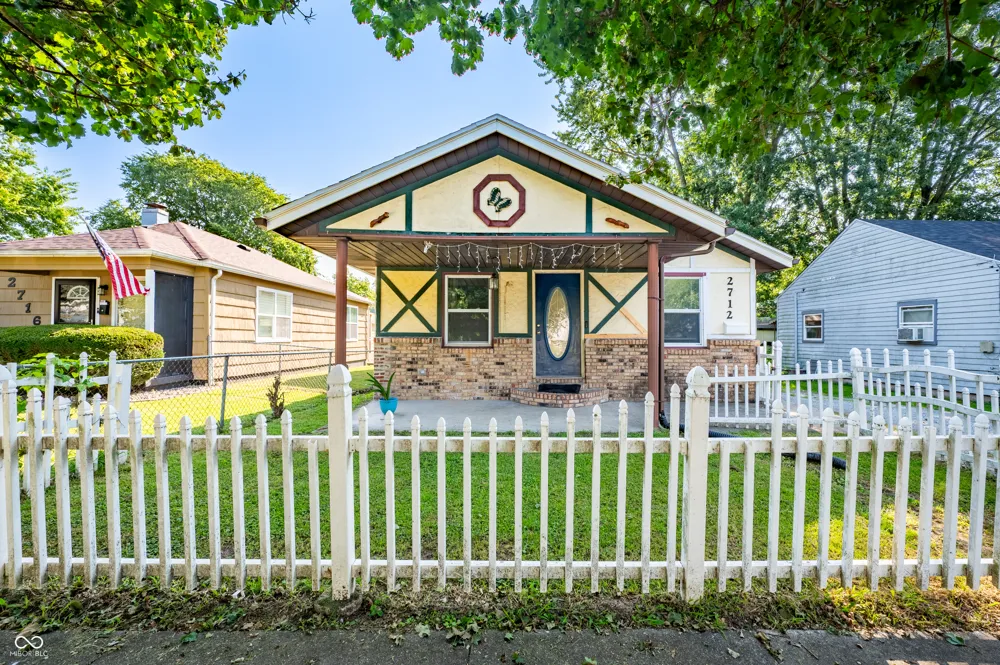 2712 Fletcher Street Anderson, IN 46016