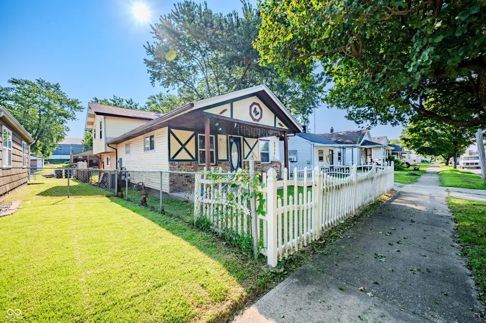 2712 Fletcher Street Anderson, IN 46016