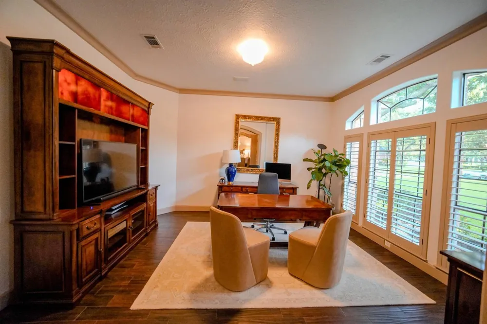 60 Champion Villa Drive Houston, TX 77069