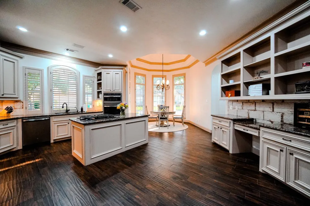 60 Champion Villa Drive Houston, TX 77069