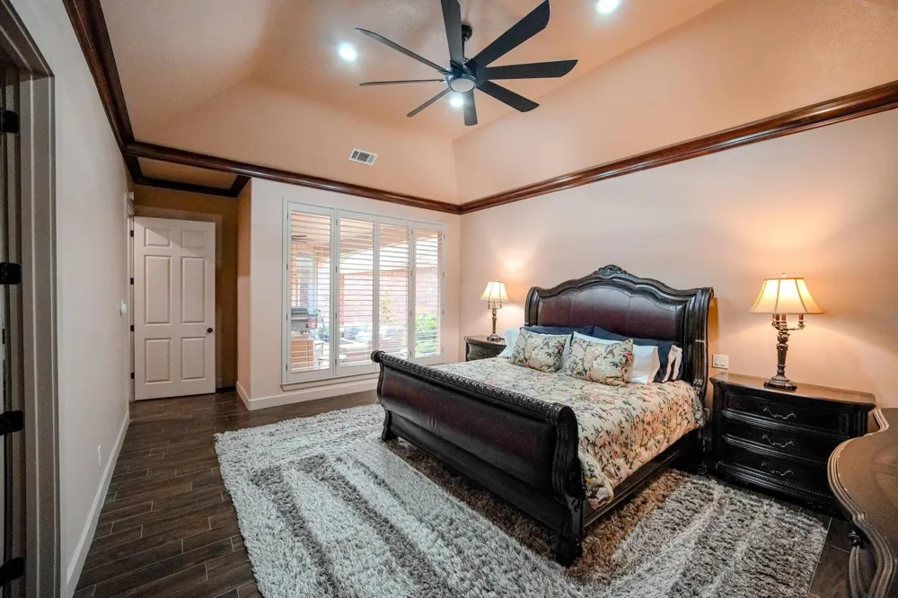 60 Champion Villa Drive Houston, TX 77069