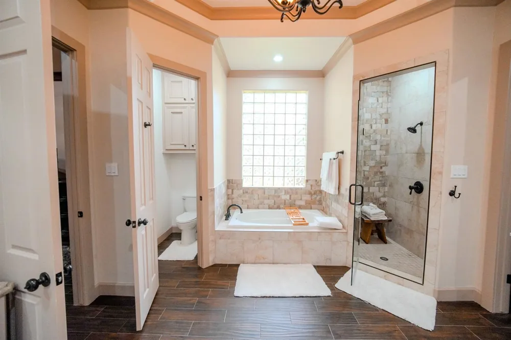 60 Champion Villa Drive Houston, TX 77069