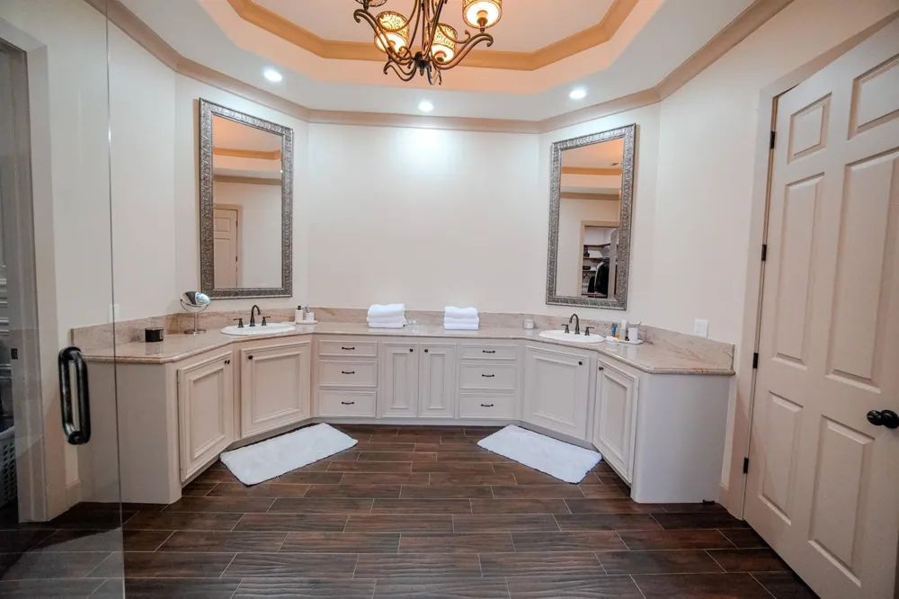60 Champion Villa Drive Houston, TX 77069