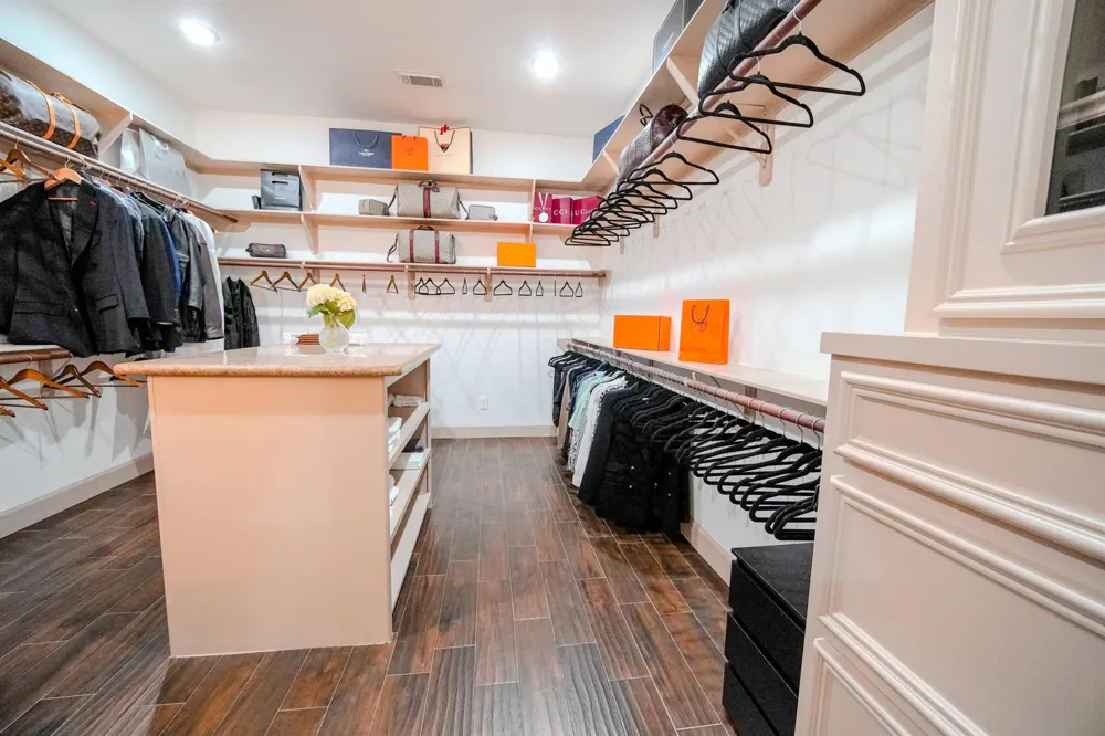 60 Champion Villa Drive Houston, TX 77069