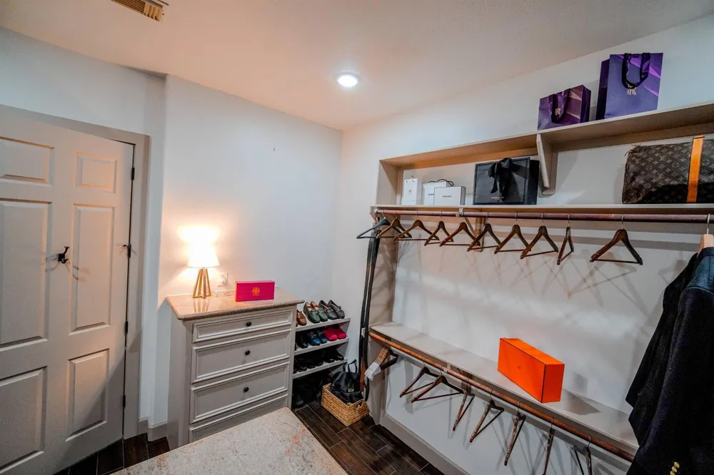 60 Champion Villa Drive Houston, TX 77069