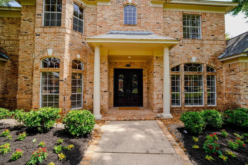 60 Champion Villa Drive Houston, TX 77069