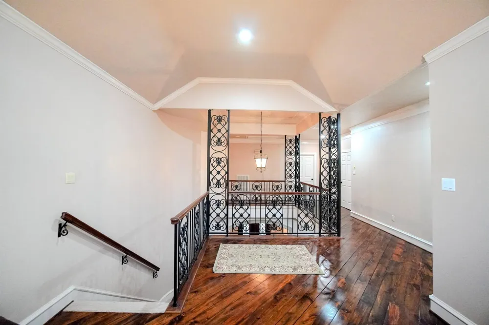 60 Champion Villa Drive Houston, TX 77069