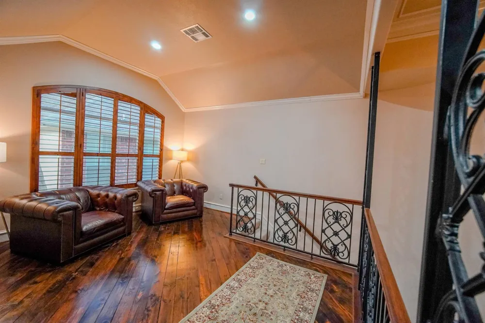 60 Champion Villa Drive Houston, TX 77069