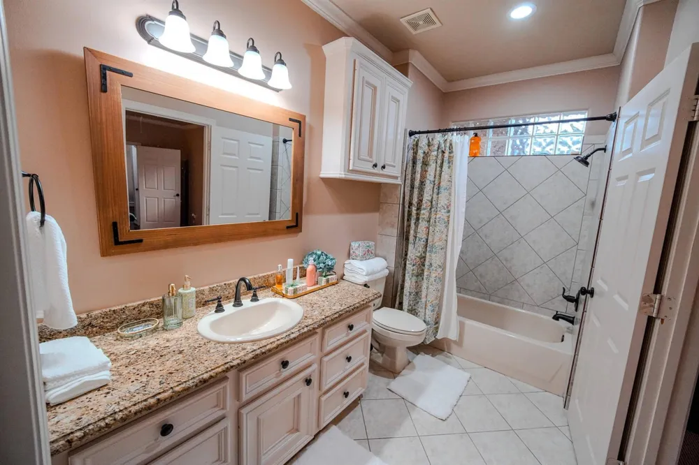 60 Champion Villa Drive Houston, TX 77069