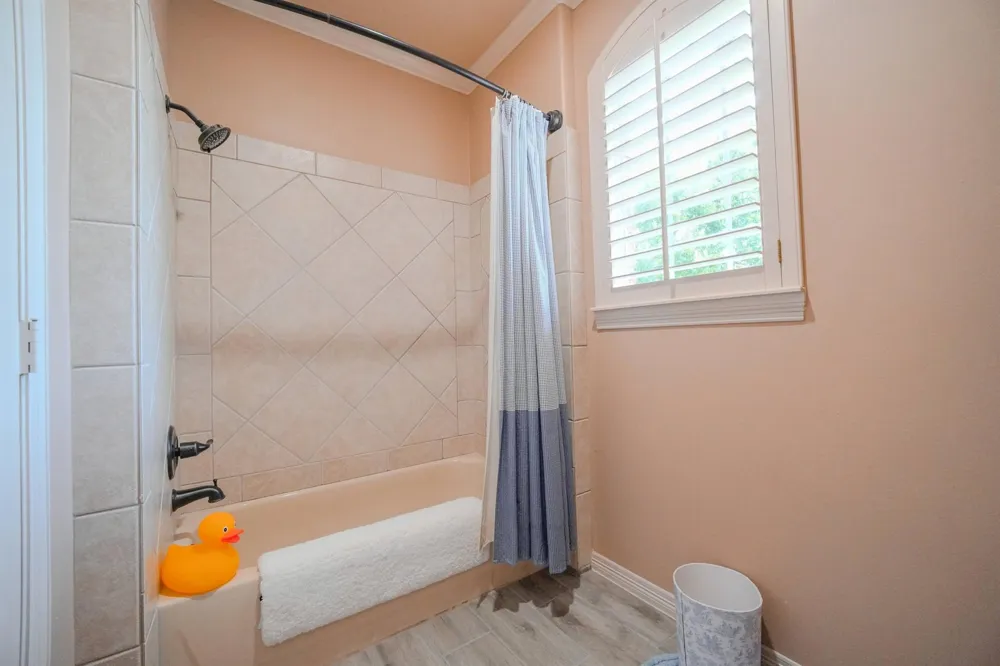60 Champion Villa Drive Houston, TX 77069