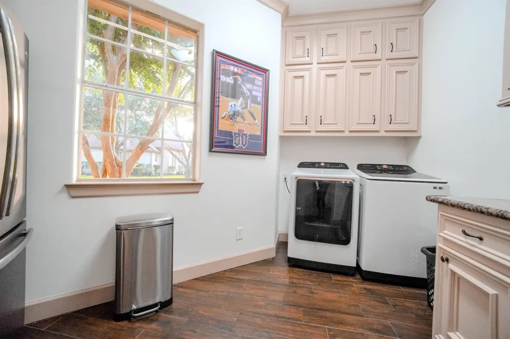 60 Champion Villa Drive Houston, TX 77069