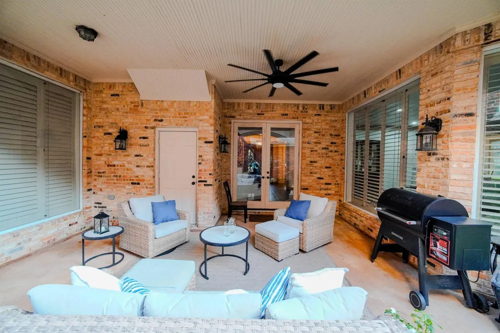 60 Champion Villa Drive Houston, TX 77069