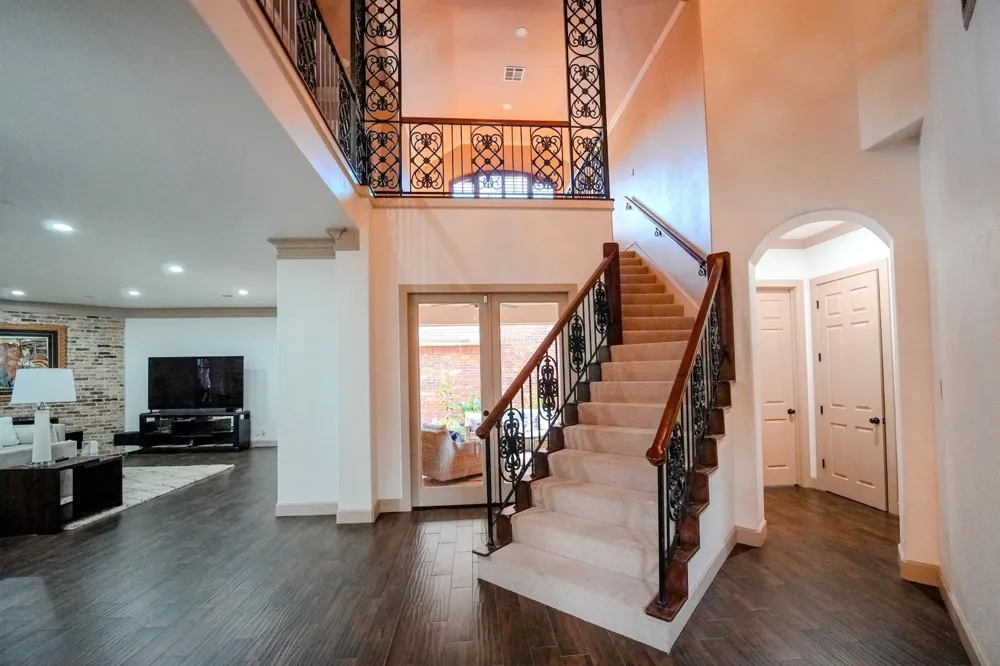 60 Champion Villa Drive Houston, TX 77069