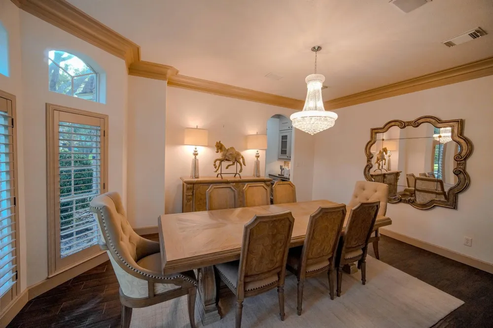 60 Champion Villa Drive Houston, TX 77069