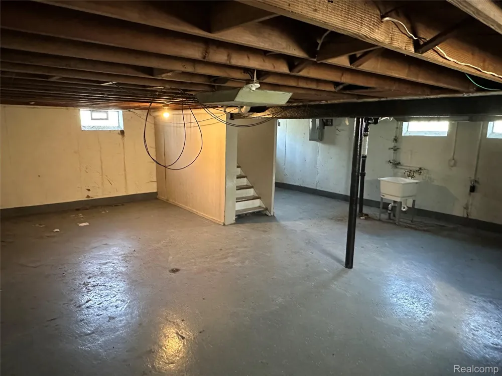 27366 Freda Street Inkster City, MI 48141