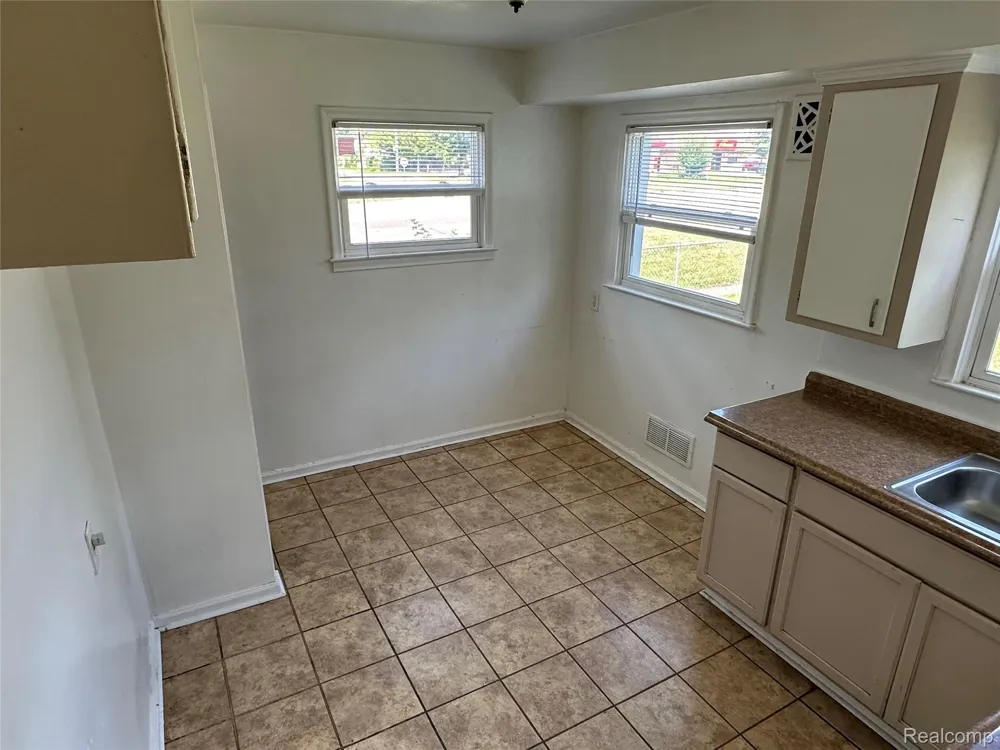27366 Freda Street Inkster City, MI 48141
