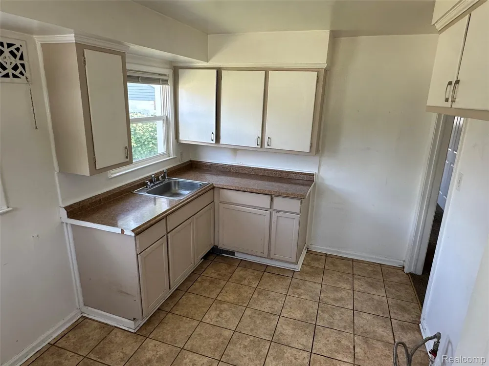27366 Freda Street Inkster City, MI 48141