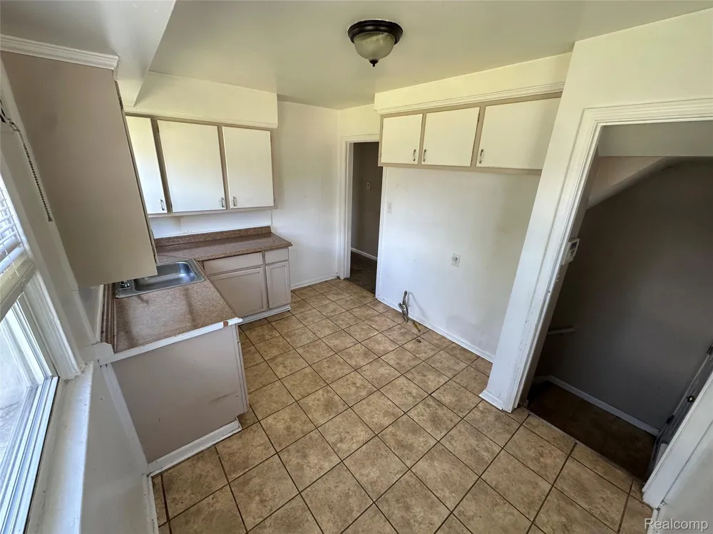 27366 Freda Street Inkster City, MI 48141