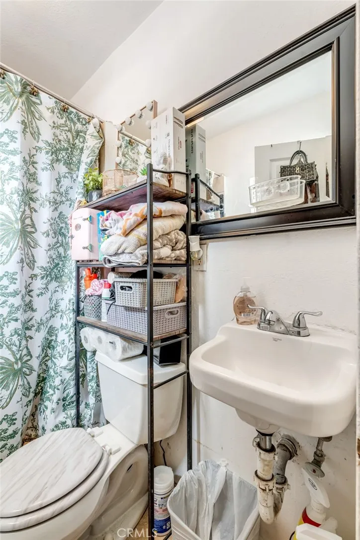 1302 E 48th Los Angeles, CA 90011