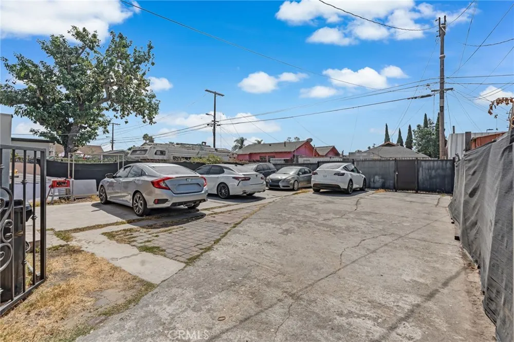 1302 E 48th Los Angeles, CA 90011