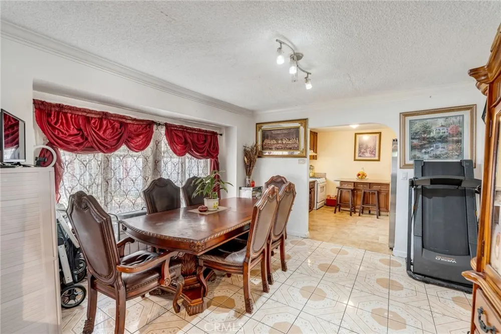1302 E 48th Los Angeles, CA 90011