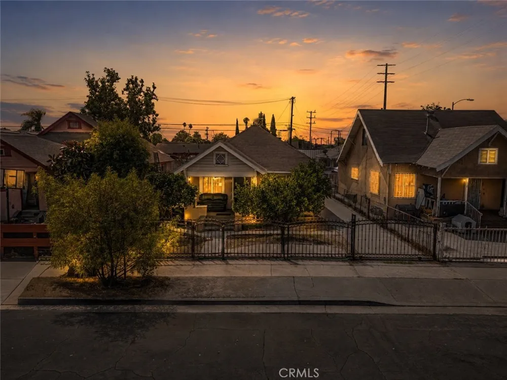 1302 E 48th Los Angeles, CA 90011