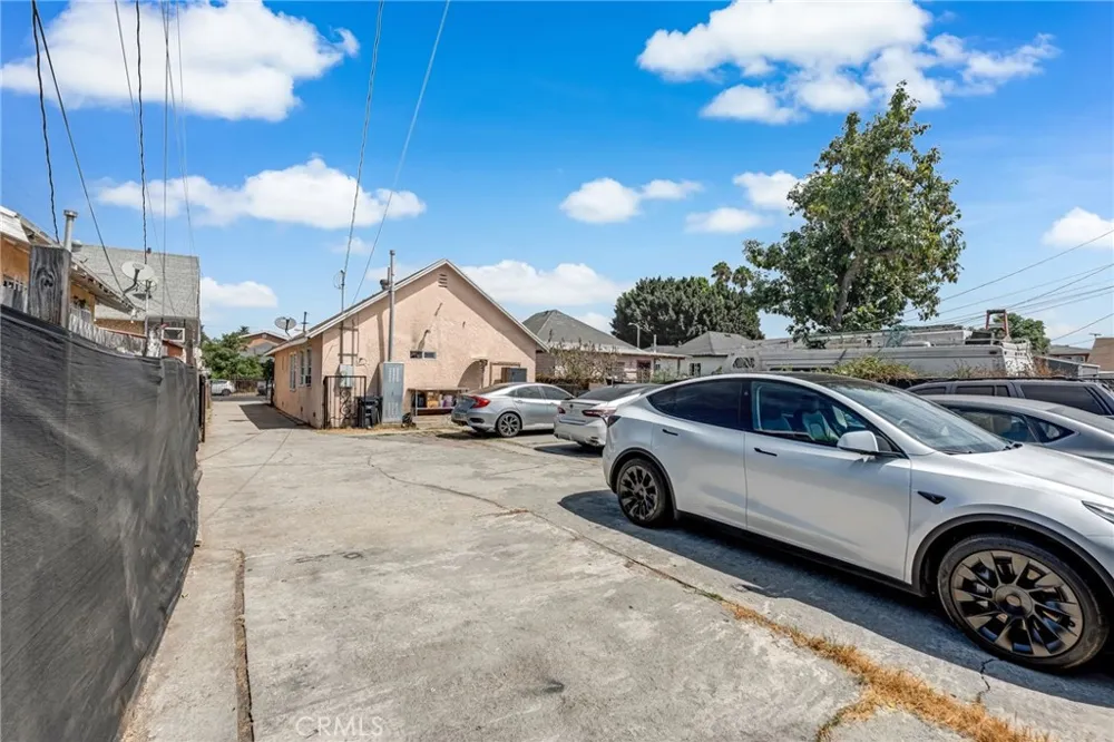 1302 E 48th Los Angeles, CA 90011