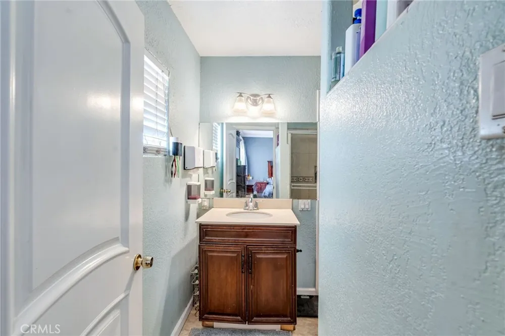 1302 E 48th Los Angeles, CA 90011