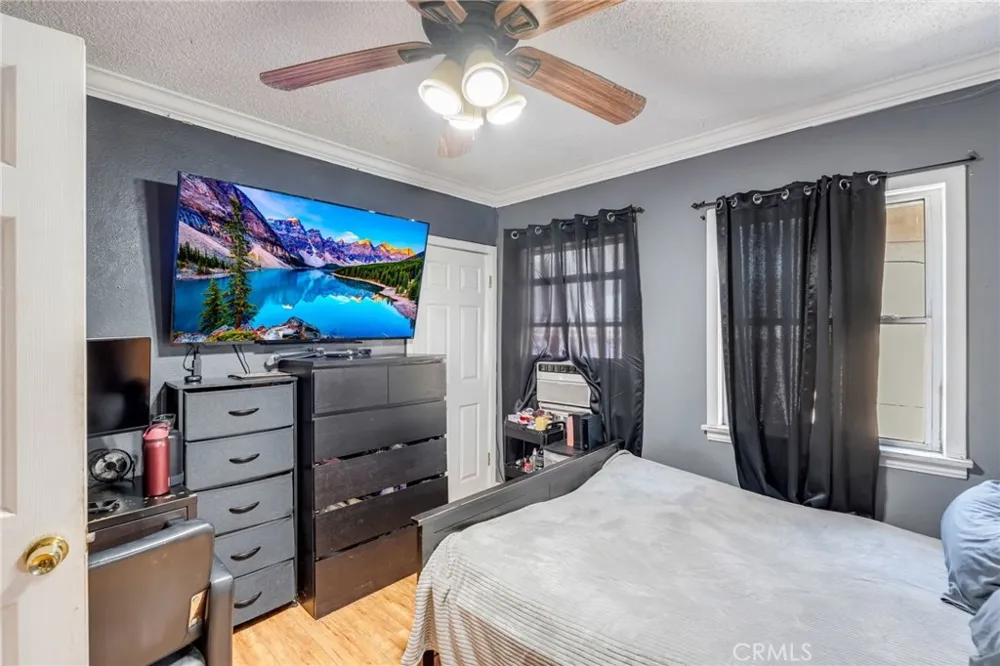 1302 E 48th Los Angeles, CA 90011