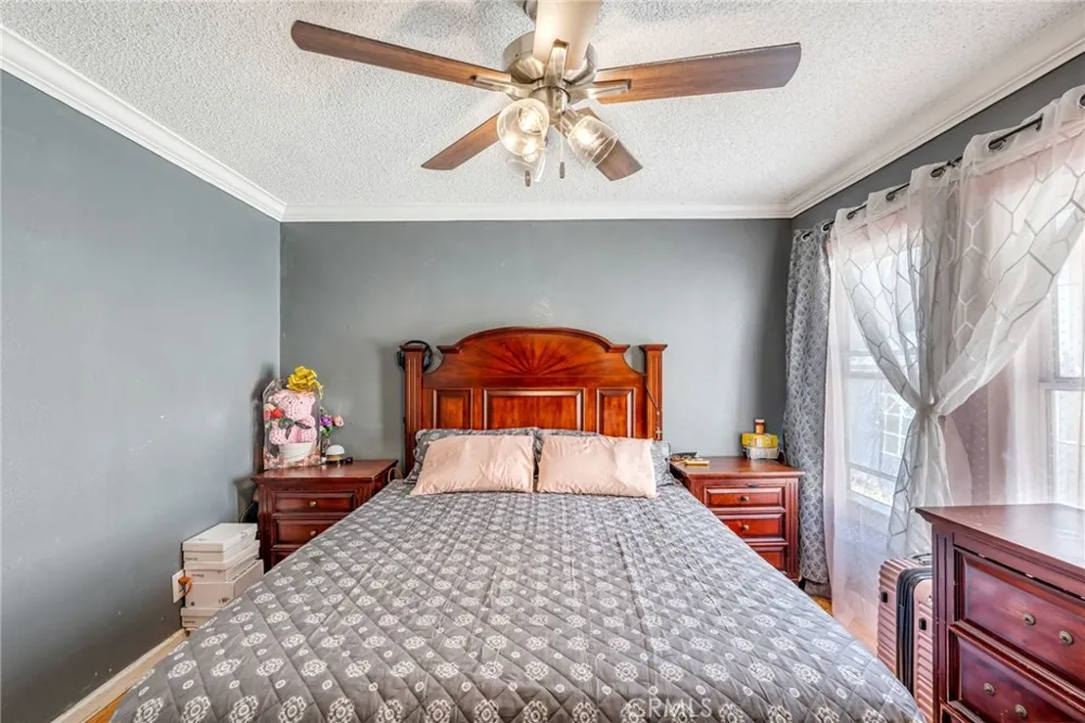 1302 E 48th Los Angeles, CA 90011