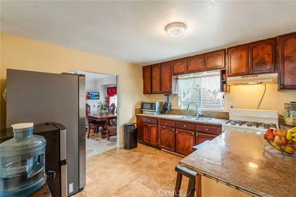 1302 E 48th Los Angeles, CA 90011