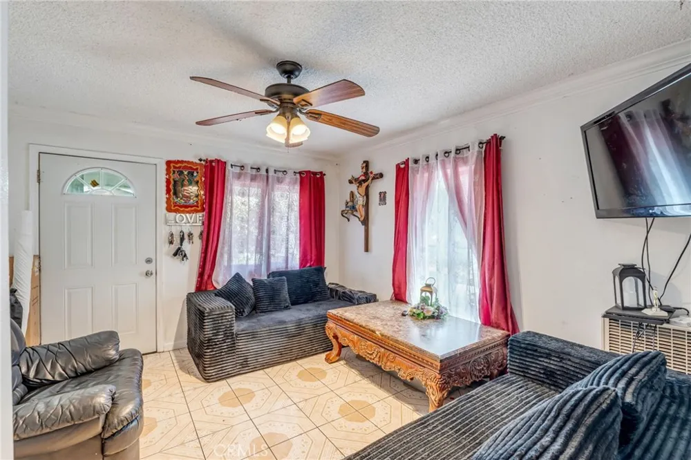 1302 E 48th Los Angeles, CA 90011