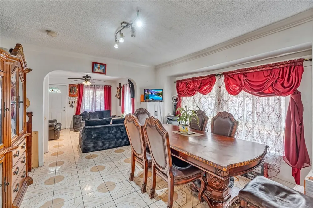 1302 E 48th Los Angeles, CA 90011