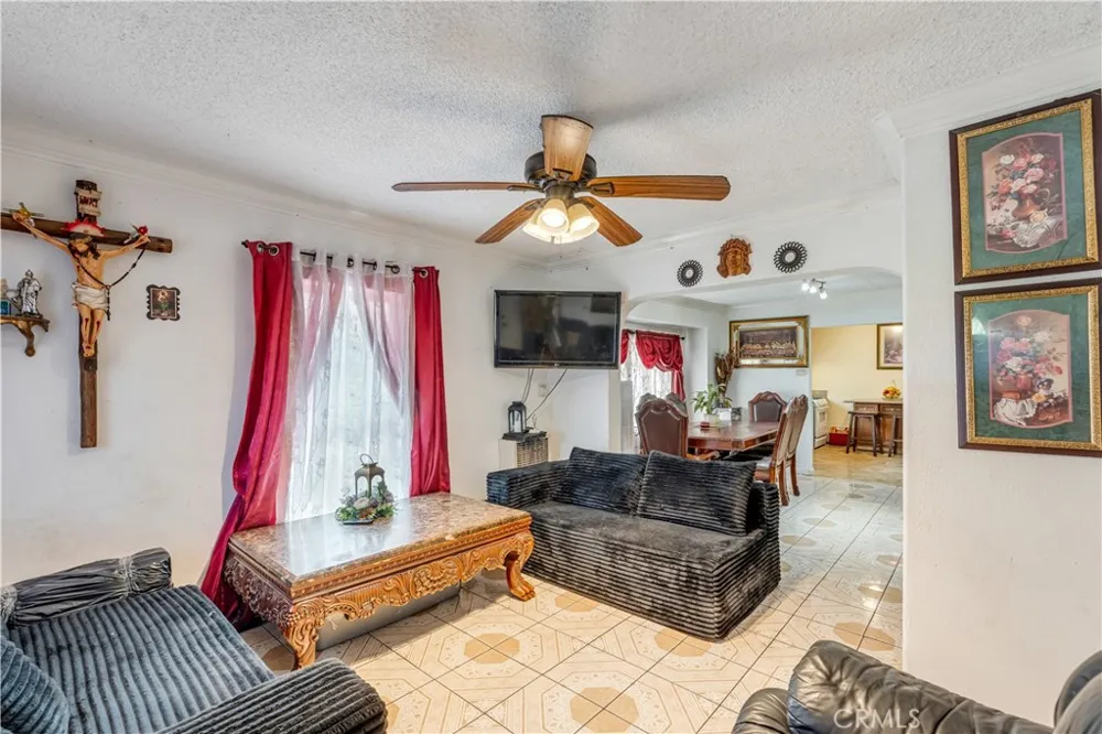 1302 E 48th Los Angeles, CA 90011