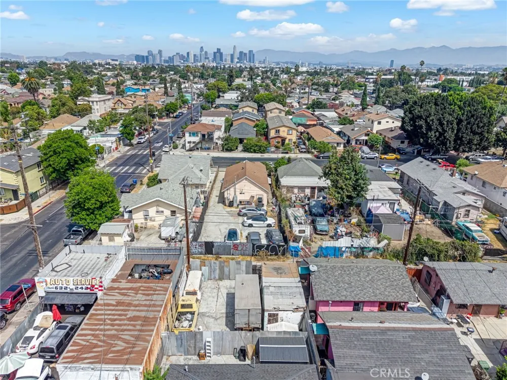 1302 E 48th Los Angeles, CA 90011