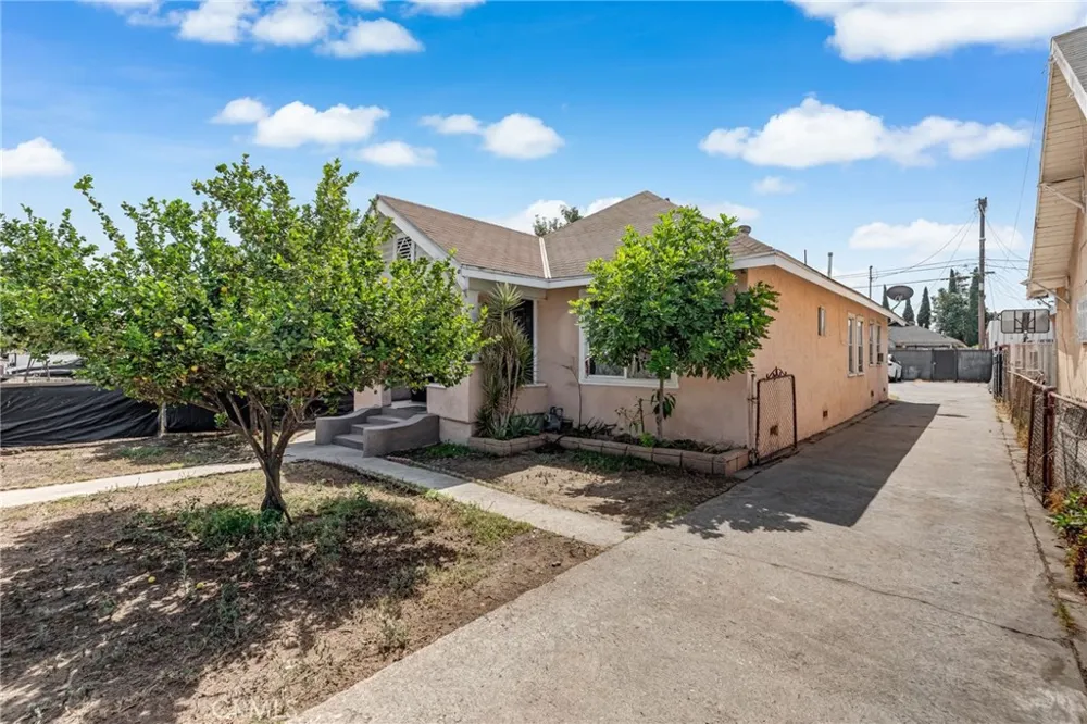1302 E 48th Los Angeles, CA 90011